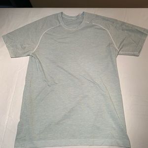 lululemon workout tee